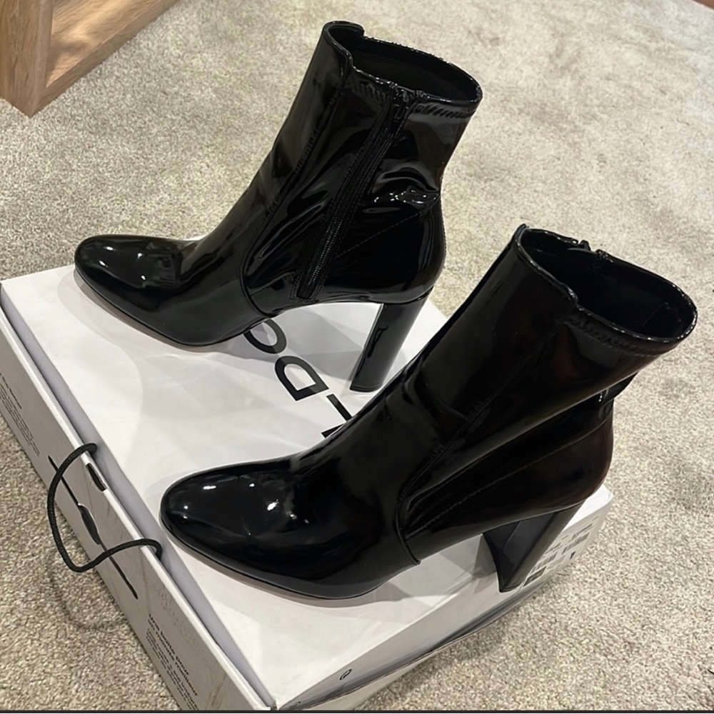 Aldo “Aurellane” patent leather booties